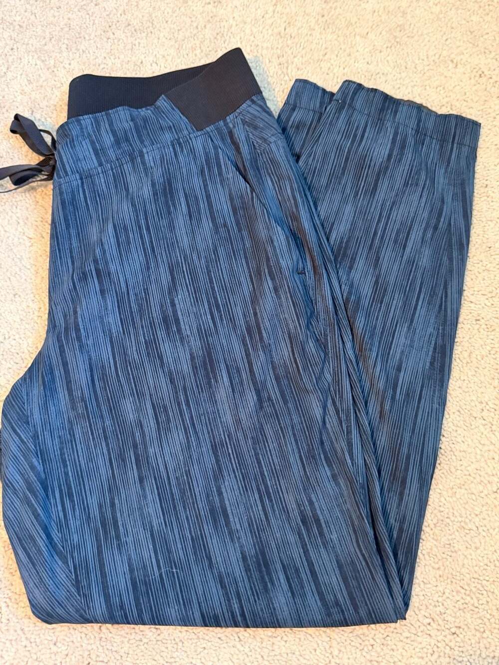 Athleta Stride Midtown Ankle Pant Size 6 Blue Striped